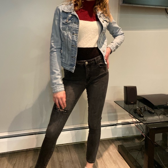 Tight fitting light jean jacket - Picture 3 of 6